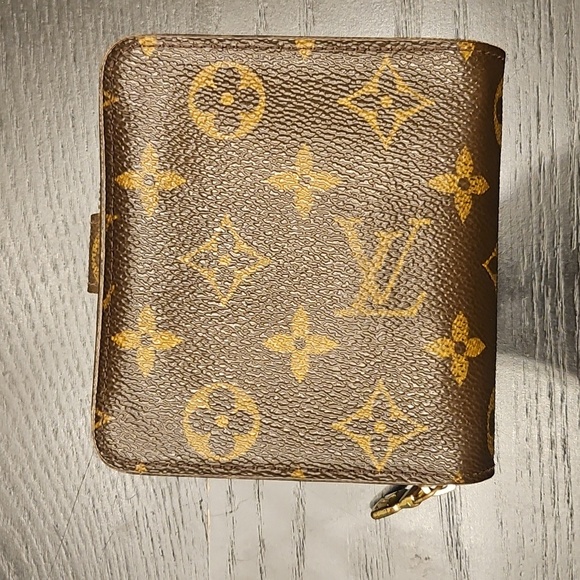 Authentic Louis Vuitton Compact Zippy Wallet - Picture 3 of 12